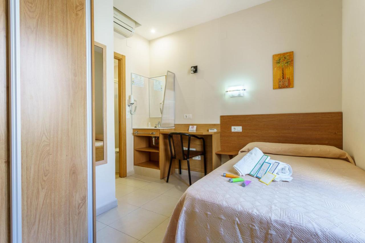 Hostal Costabella Powered By Faro Homes Fuengirola Exteriér fotografie